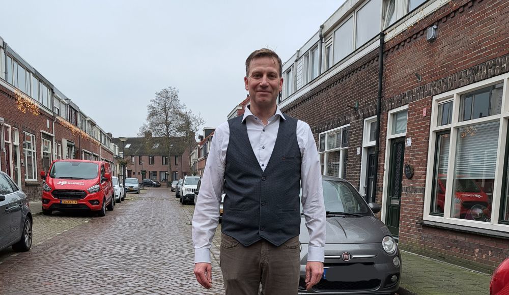 Foto van Erik van Pienbroek in zijn straat