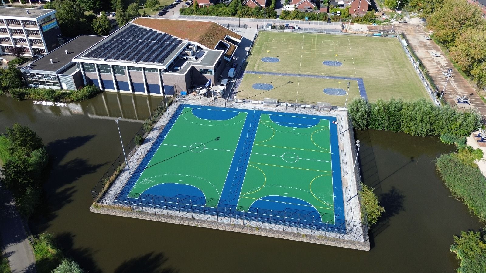 Foto van vernieuwde handbalvelden SC Twist