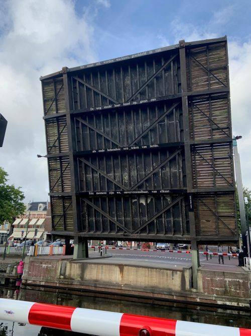 Foto van de Oude havenbrug met gedicht