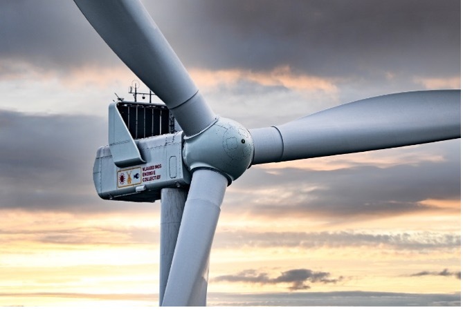 Eén van de twee windmolens van het VEC en de Windvogel