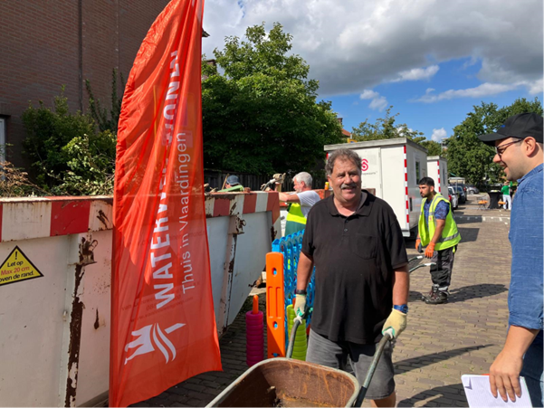 Vld pakt op man met kruiwagen
