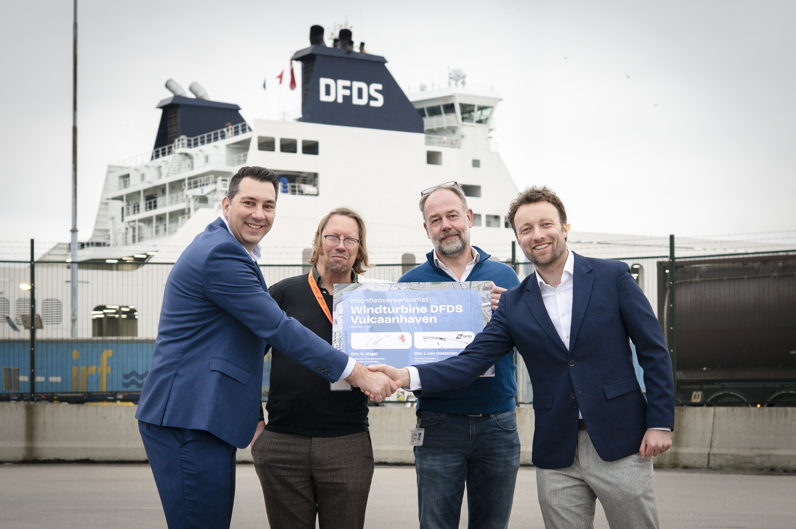 Ondertekening windturbine bij Vulcaanhaven